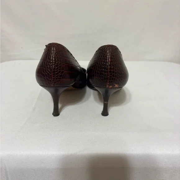 vintage-style brown alligator print pumps - Picture 7 of 11